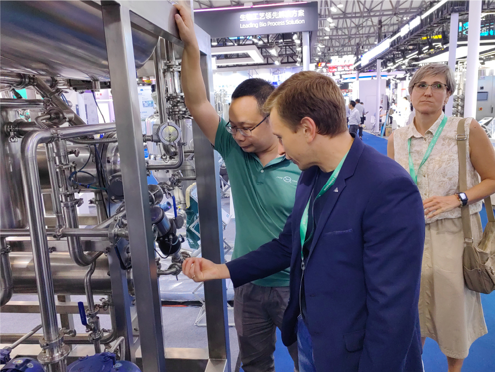 Live Coverage of CPHI & PMEC China 2025 | Jhenten Machinerys Shanghai Exhibition: A Crowd Sensation with Non-Stop Excitement!!(图5)