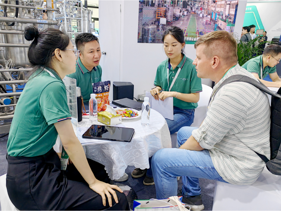 Live Coverage of CPHI & PMEC China 2025 | Jhenten Machinerys Shanghai Exhibition: A Crowd Sensation with Non-Stop Excitement!!(图2)