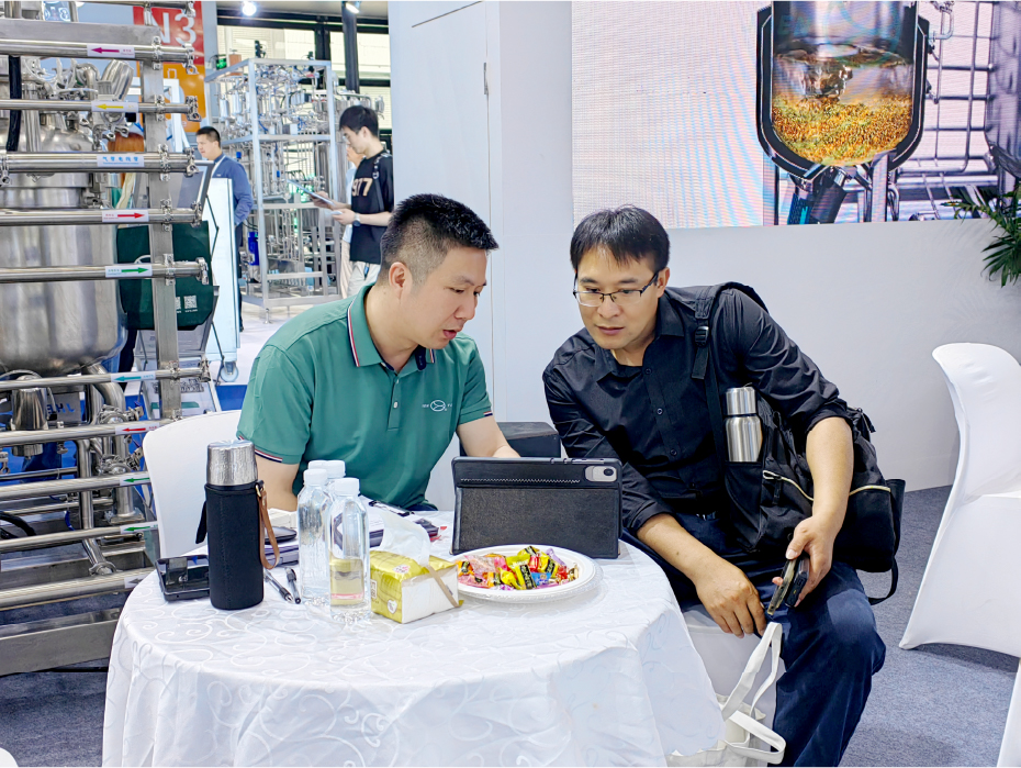 Live Coverage of CPHI & PMEC China 2025 | Jhenten Machinerys Shanghai Exhibition: A Crowd Sensation with Non-Stop Excitement!!(图3)