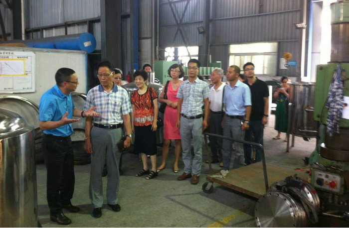 九三学社工一支社在公司举行“九三学社抗战胜利70周年” 学习活动(图2)